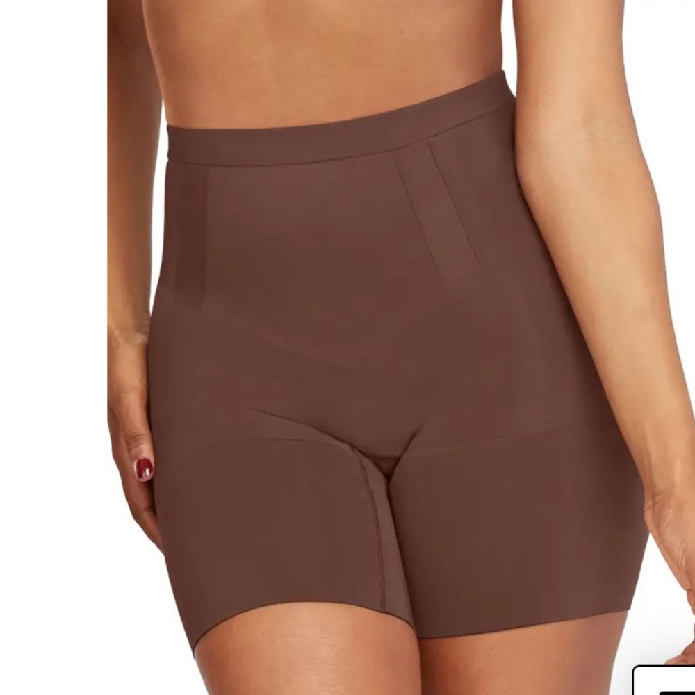 Spanx Oncore Mid Thigh Shorts